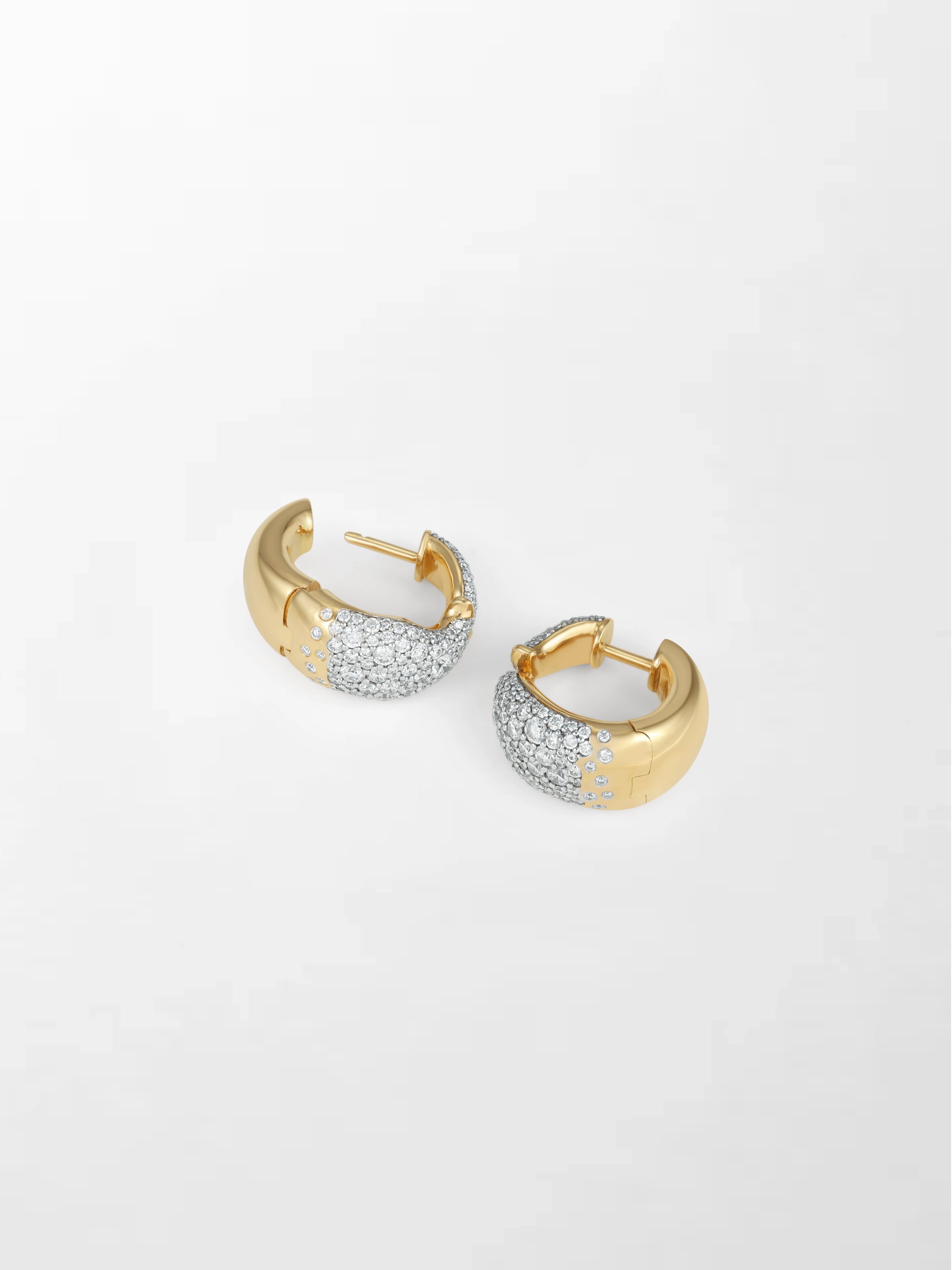 Snow Pavé Diamond Flick Earring