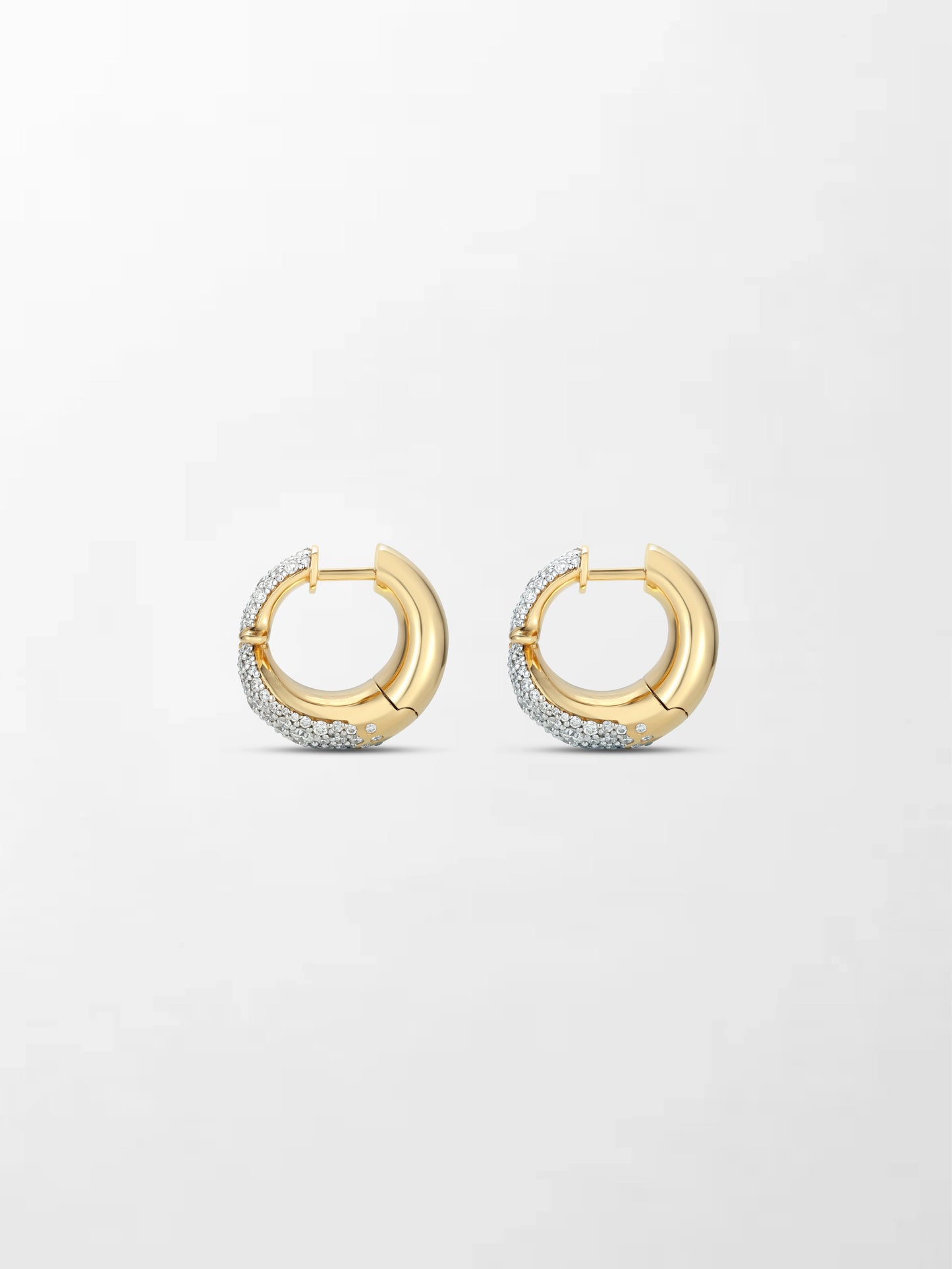 Snow Pavé Diamond Flick Earring
