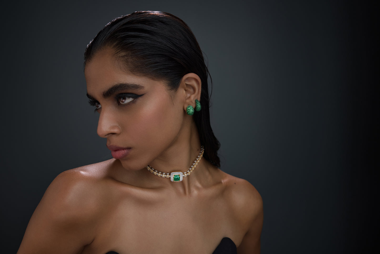 Tsavorite Curve Huggies